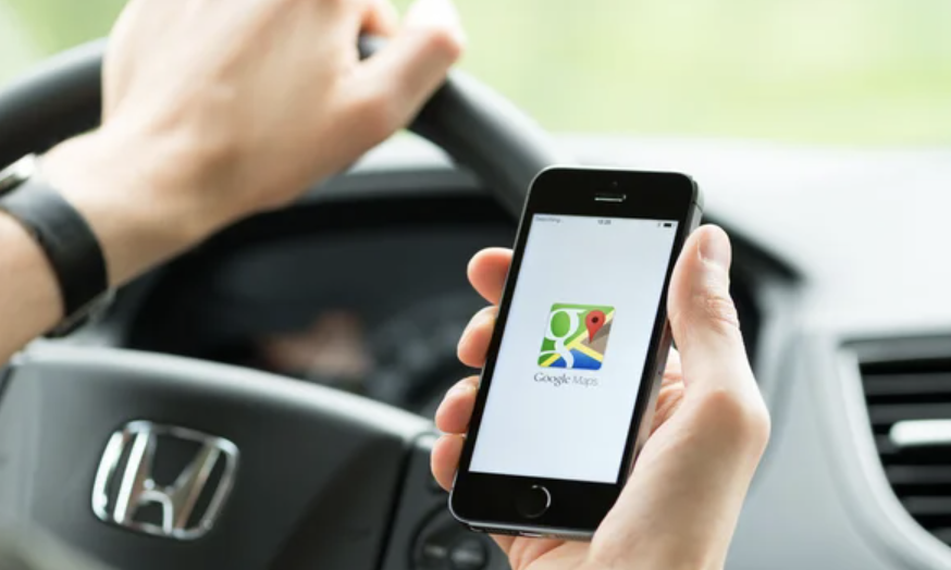 Expert’s guide to safely using a mobile phone in the car