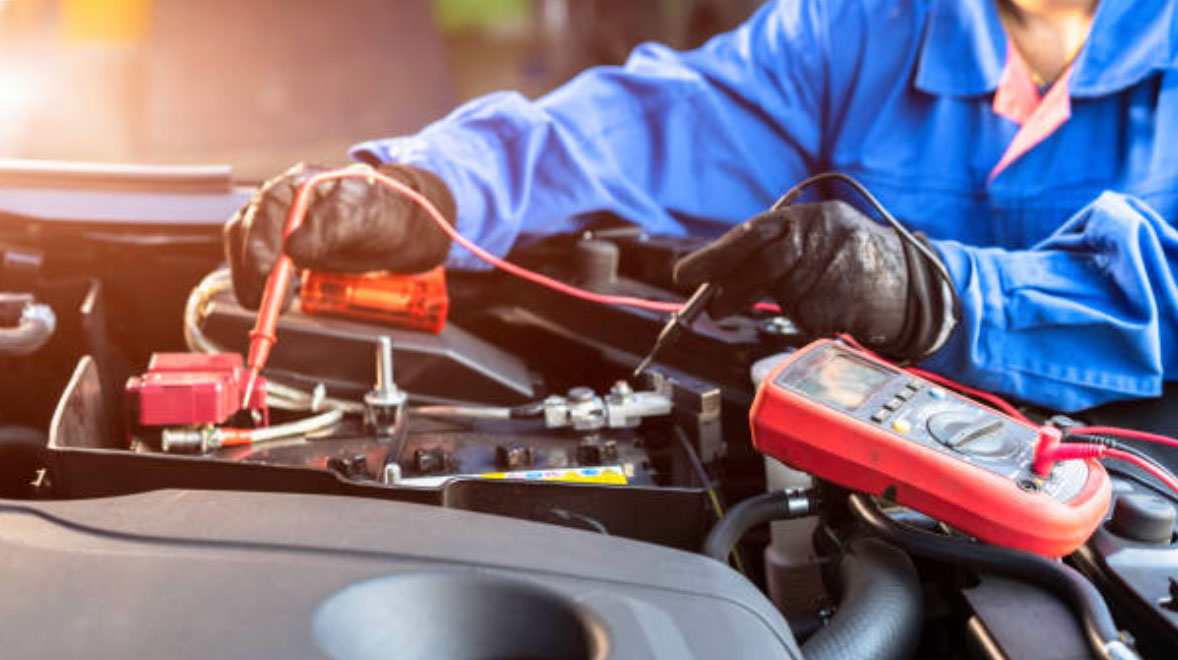 Can mobile auto electricians do the same jobs as those in a workshop?