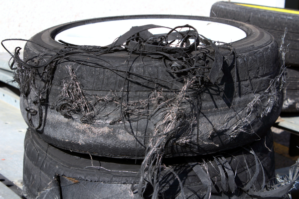How do I know when to replace my tyres?